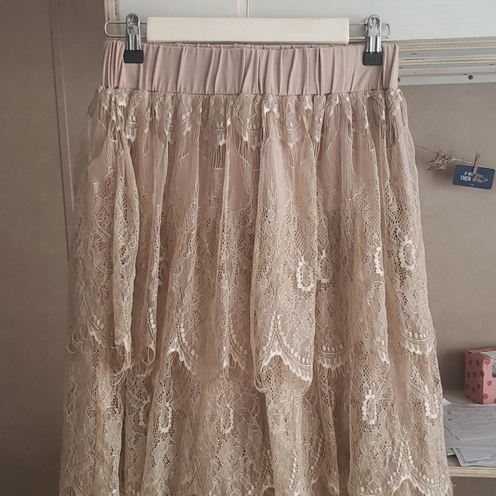 Dainty jewells lace skirt